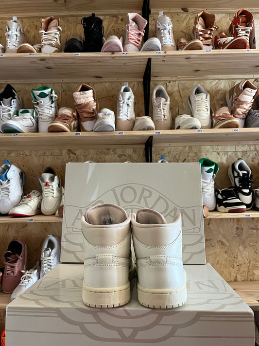 AIR JORDAN 1 MID CLARO #36