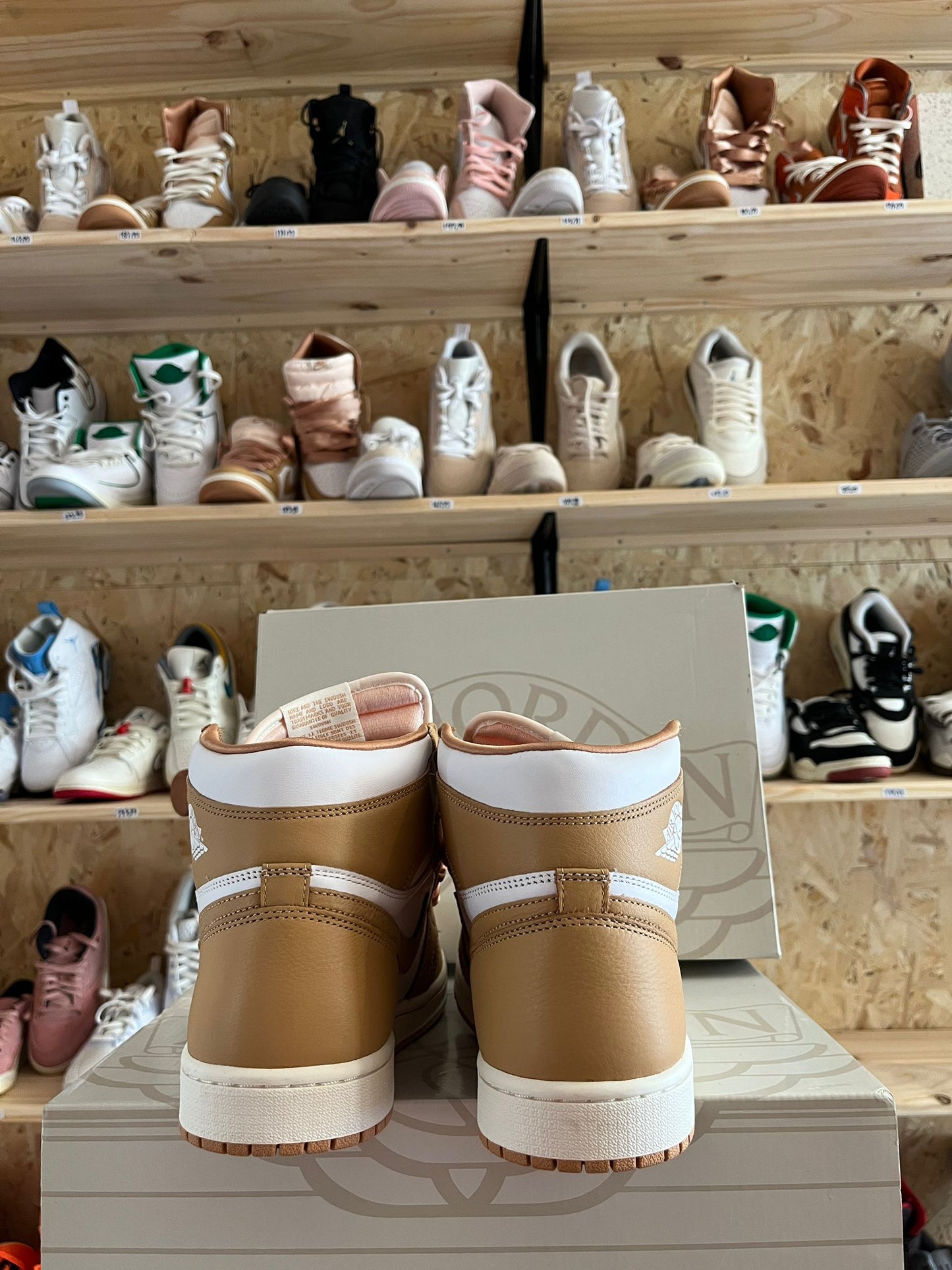 AIR JORDAN RETRO HIGH  SAIL #44