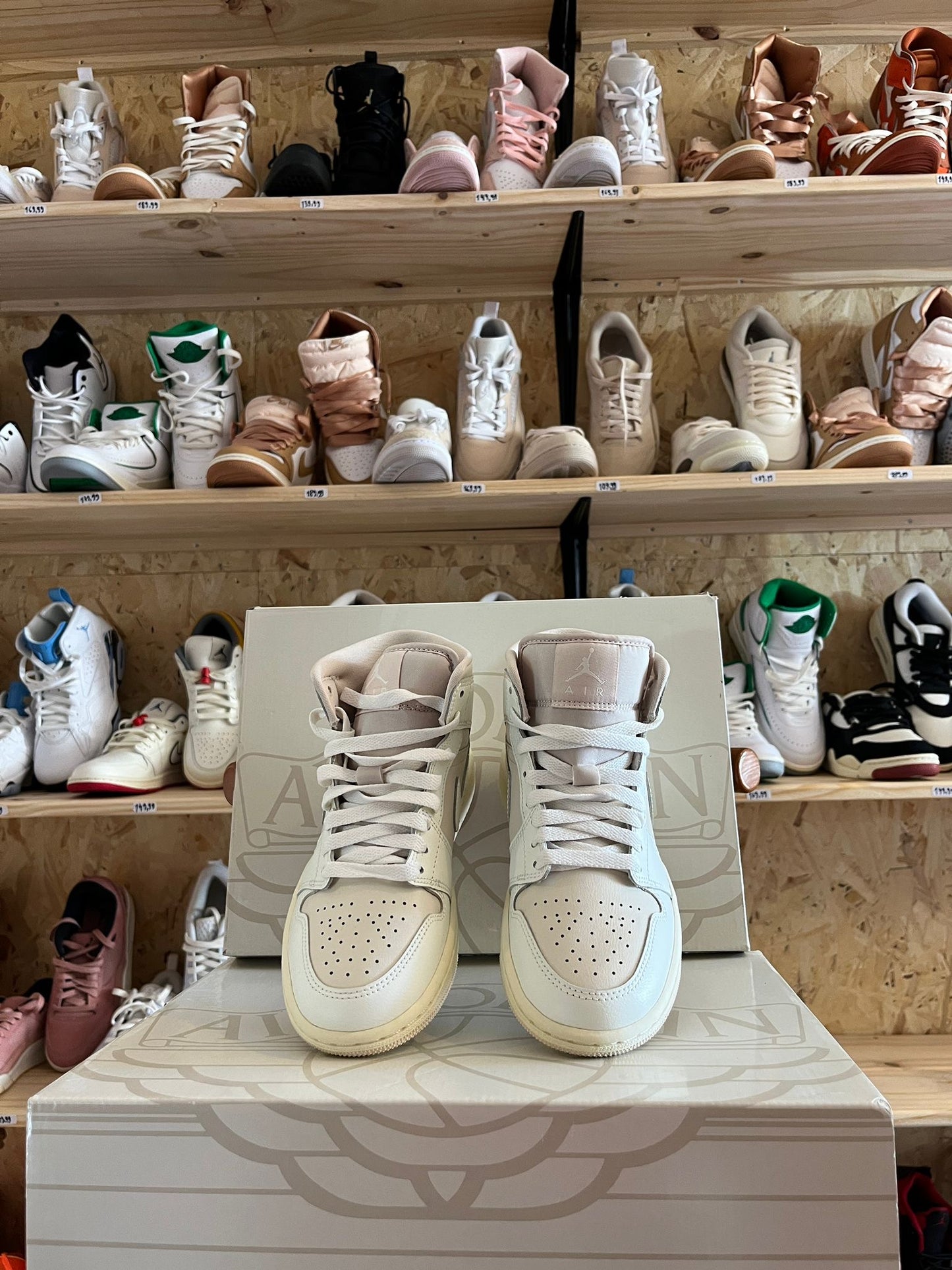 AIR JORDAN 1 MID  CLARO #36